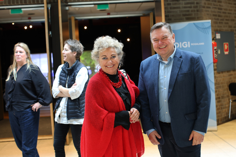 Bodil Sivertsen leder for styringsgruppen i Digi Rogaland og direktør Rune Hauge. 