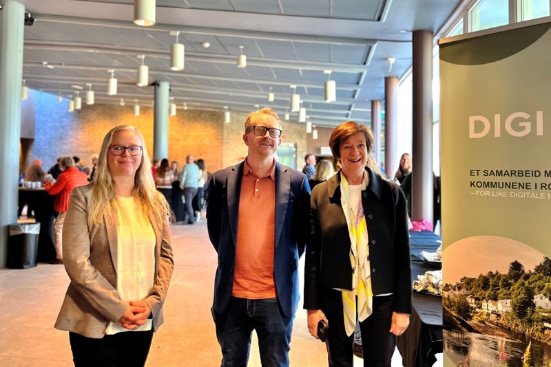 Ruth Østgård Skotnes, Morten Goodwin og Kari Ødegård Aas, i en pause  i Sola kulturhus.